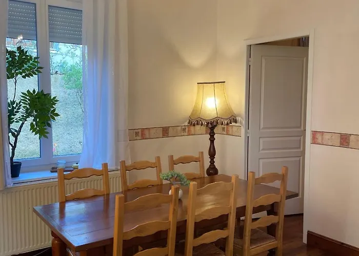 T2 Paisible Centre Commercy, Charme De L'ancien Apartmán